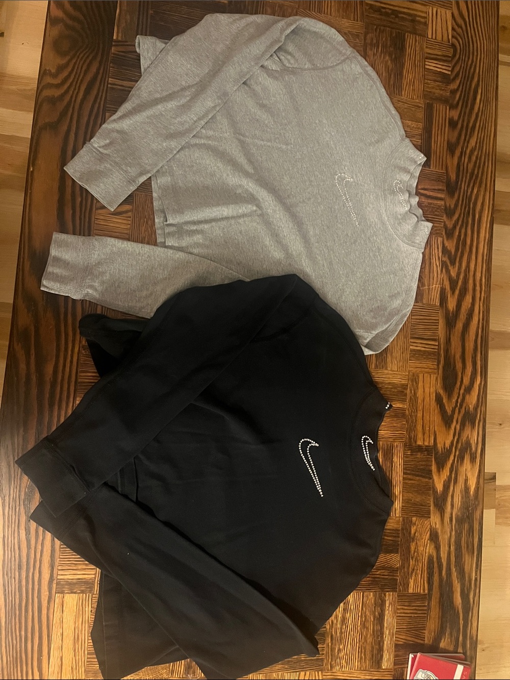 Nike Women’s turtleneck neck cropped long sleeve shirts one Black one Gray